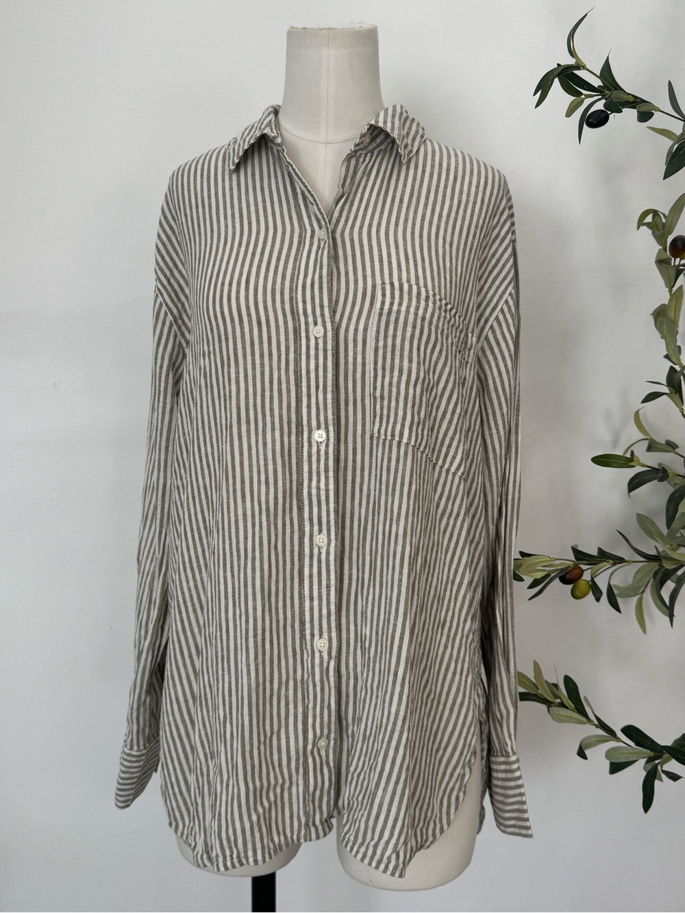 Old Navy Boyfriend Shirt Linen Blend Striped Button Up Long Sleeve Coastal Boho - Picture 2 of 7